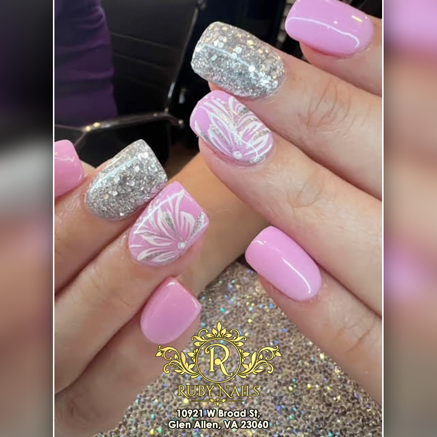September Nails: Soft Berry Trends Rise