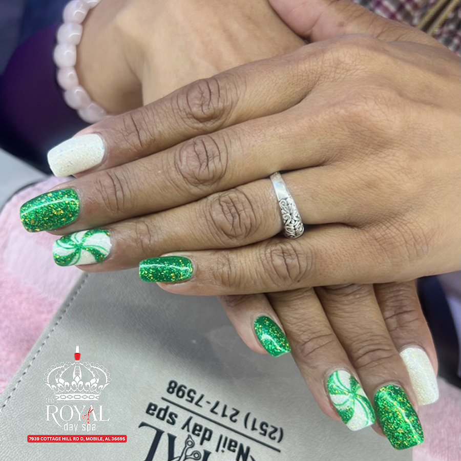 Trending Christmas Nail Designs