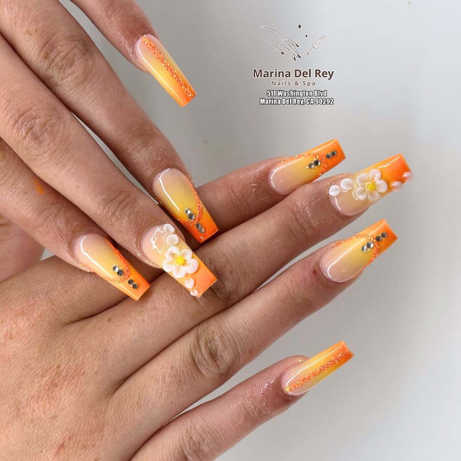 Sunflower Nails Shine in 2025