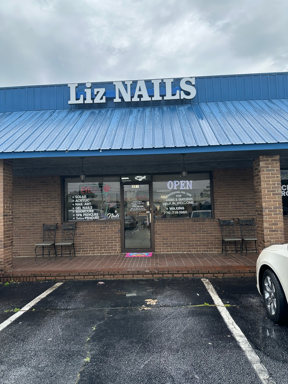 nails