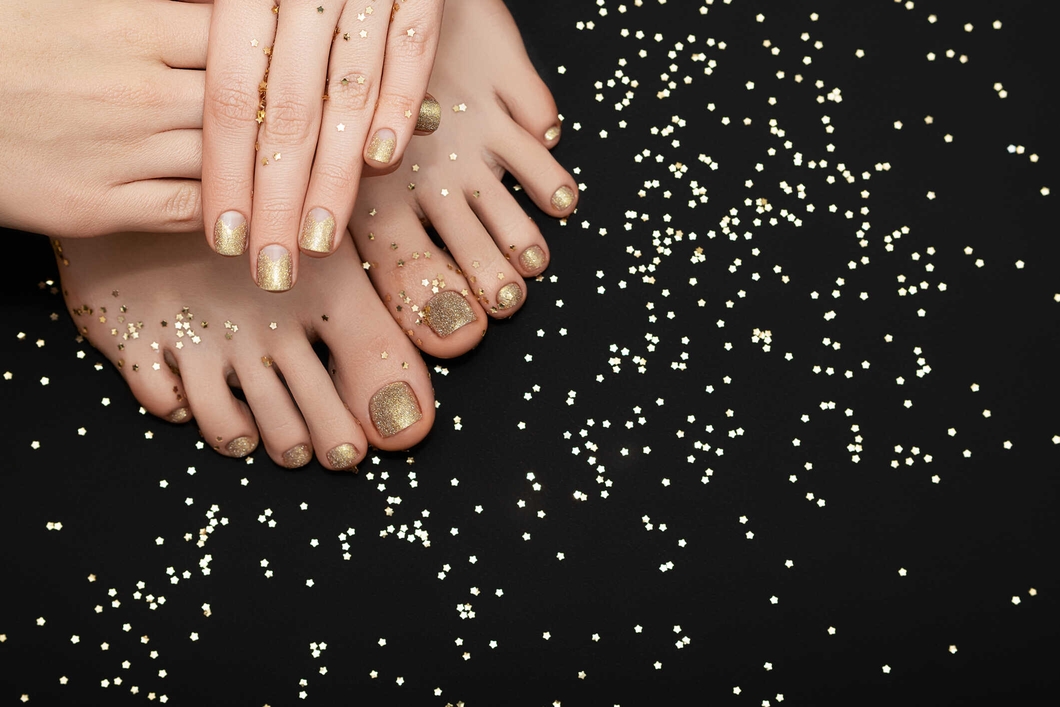 nails